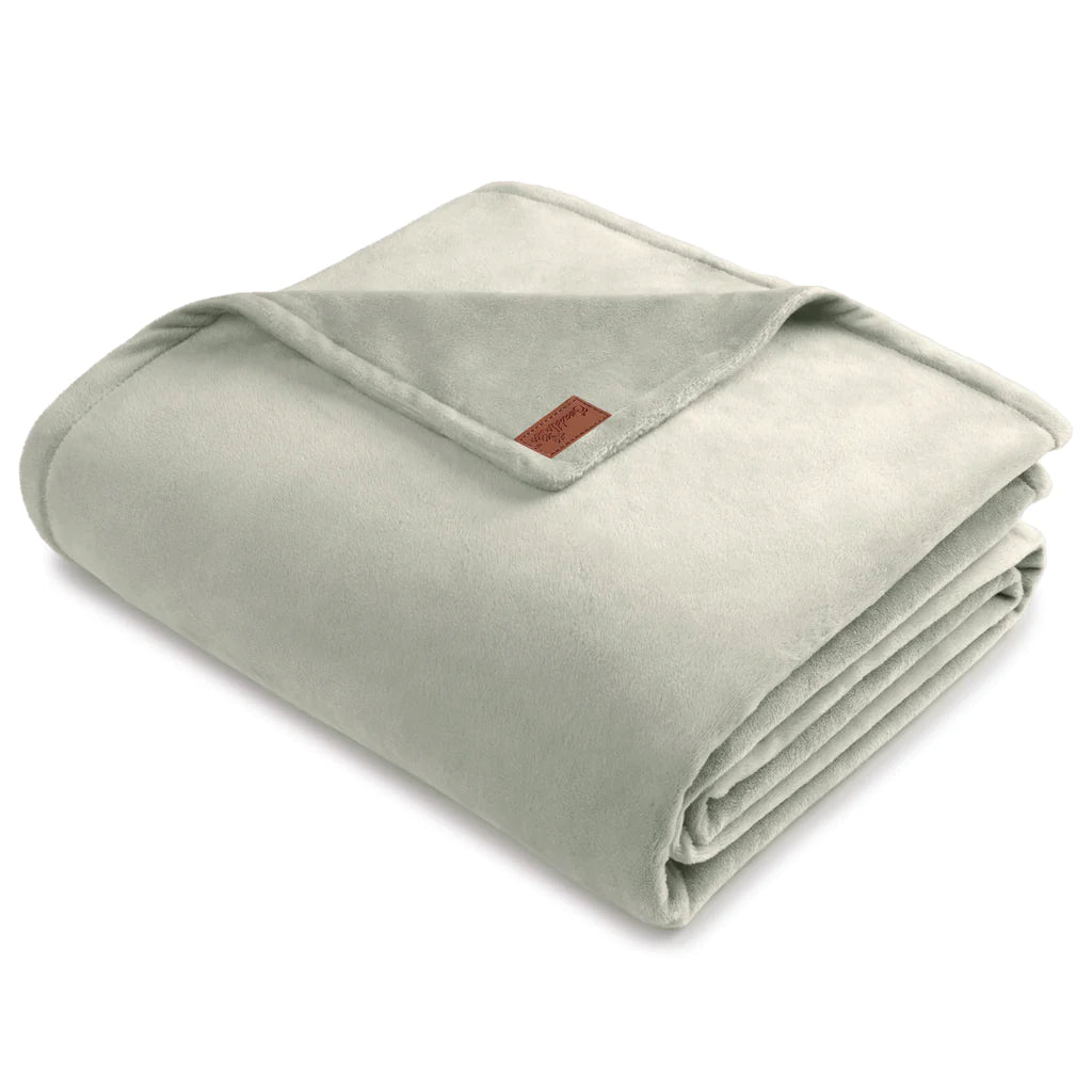 BiggerBee Throw Blanket - Sage Green